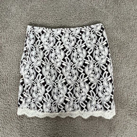 Dresses & Skirts - patterned skirt